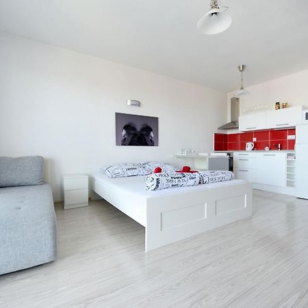 Apartman Centroom ปิเอชตานี ภายนอก รูปภาพ