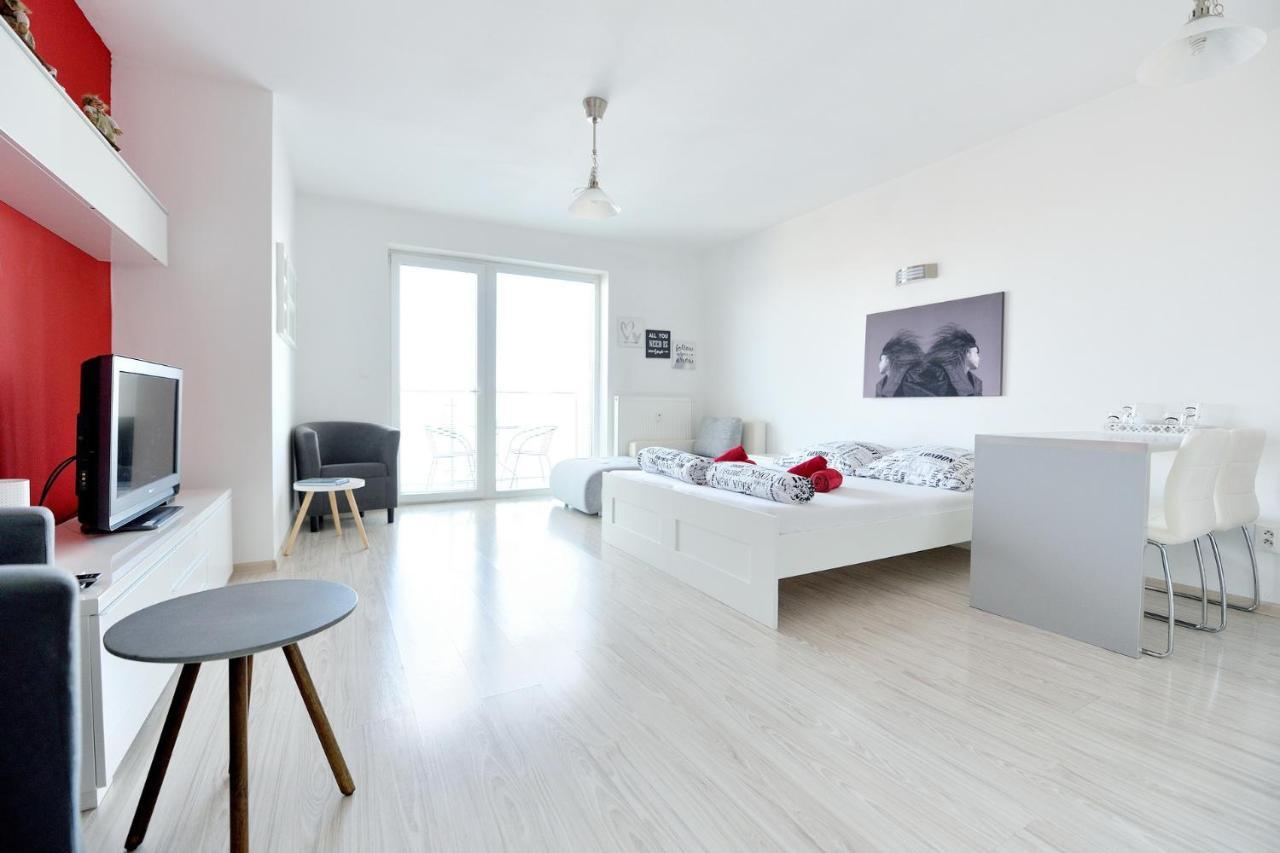 Apartman Centroom ปิเอชตานี ภายนอก รูปภาพ