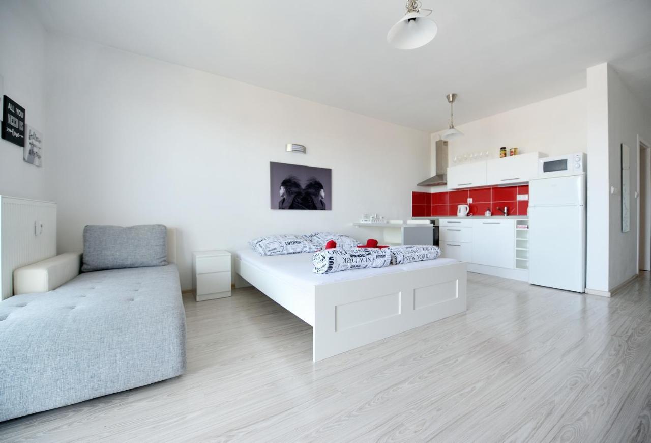 Apartman Centroom ปิเอชตานี ภายนอก รูปภาพ