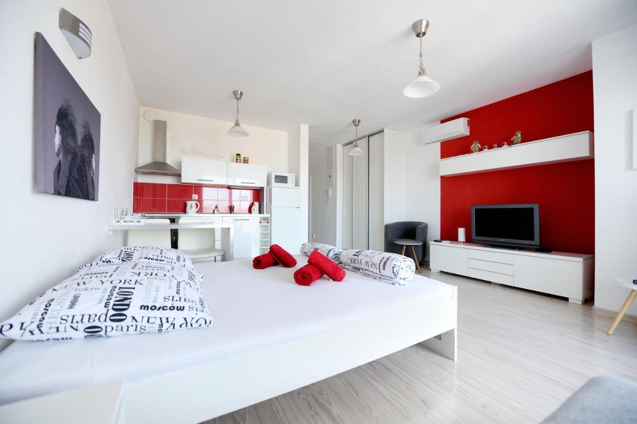 Apartman Centroom ปิเอชตานี ภายนอก รูปภาพ