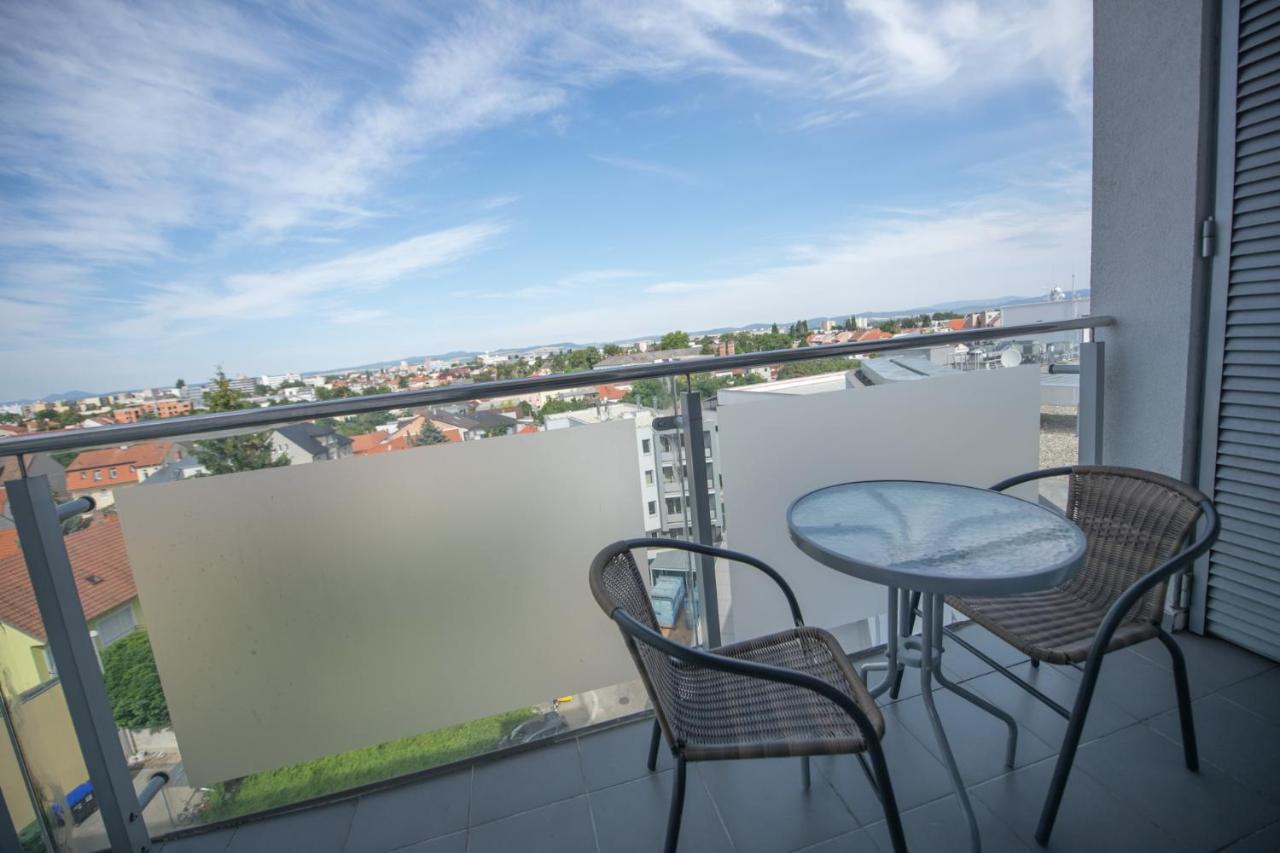 Apartman Centroom ปิเอชตานี ภายนอก รูปภาพ