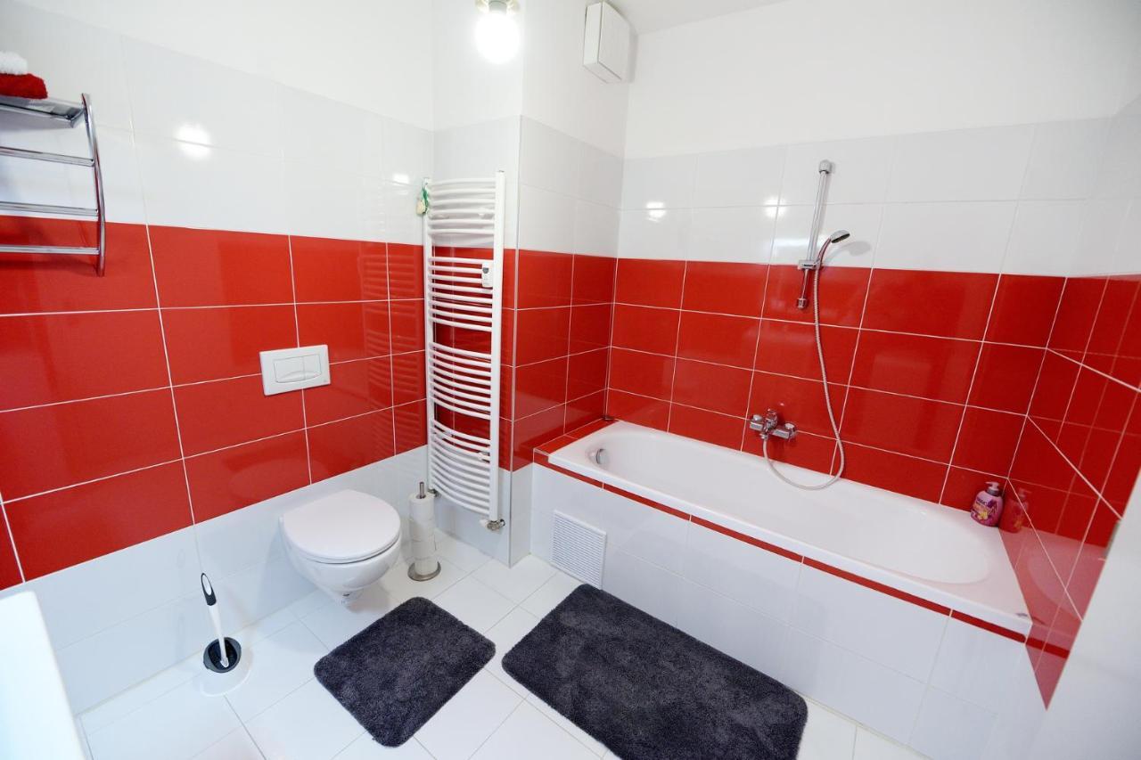 Apartman Centroom ปิเอชตานี ภายนอก รูปภาพ