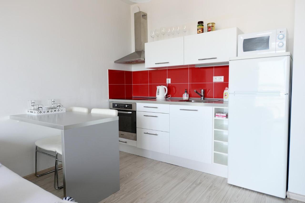 Apartman Centroom ปิเอชตานี ภายนอก รูปภาพ