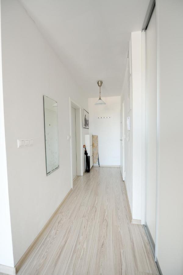 Apartman Centroom ปิเอชตานี ภายนอก รูปภาพ