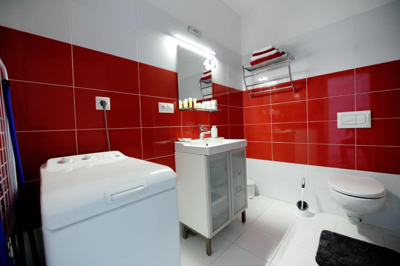 Apartman Centroom ปิเอชตานี ภายนอก รูปภาพ