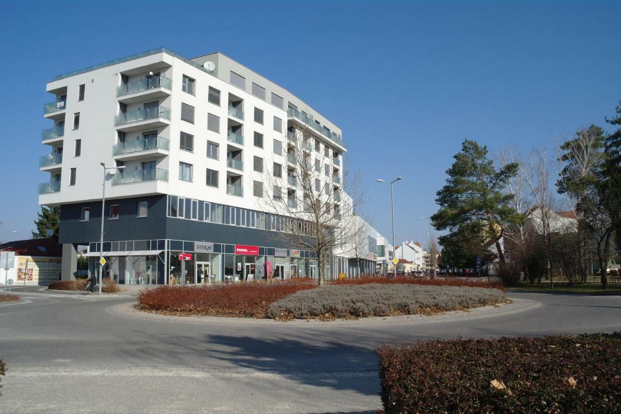 Apartman Centroom ปิเอชตานี ภายนอก รูปภาพ